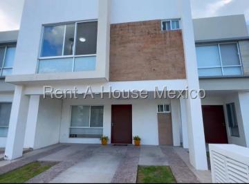 Casa · 173m² · 3 Recámaras · 2 Estacionamientos · Zakia Casa de 3 Recamaras en Venta Rah2135