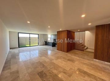 Casa · 252m² · 3 Recámaras · 2 Estacionamientos · Altozano Casa de 3 Recamaras en Venta Rah1596