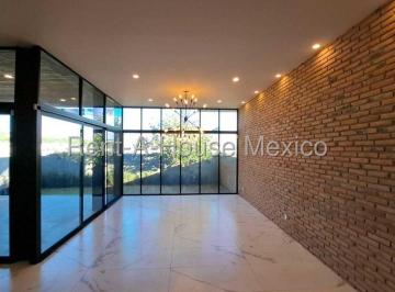 Casa · 357m² · 3 Recámaras · 2 Estacionamientos · Altozano Casa de Dos Niveles en Venta Rah774