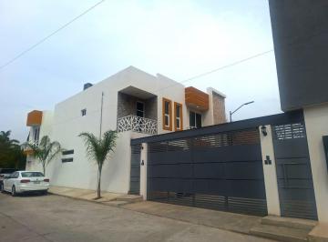 Casa · 175m² · 4 Recámaras · 2 Estacionamientos · Casa en Venta en Morelia