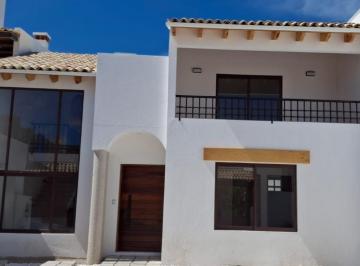 Casa · 200m² · 3 Recámaras · 4 Estacionamientos · Casa Sola en Venta, Tequisquiapan Querétaro