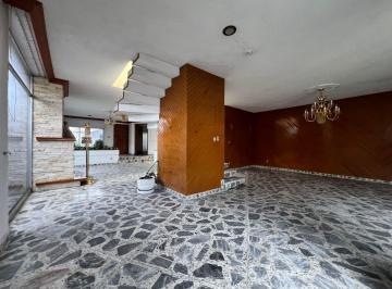 Casa · 334m² · 4 Recámaras · 2 Estacionamientos · Casa en Venta, Ceboruco, Metepec