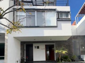 Casa de 4 habitaciones, Tlajomulco de Zúñiga · Casa en Venta en El Fraccionamiento La Rioja, Tlajomulco de Zúñiga, Jalisco