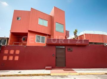 Casa · 370m² · 5 Recámaras · 3 Estacionamientos · Casa en Venta en Jardines de Bellavista, Tlalnepantla Edo. de México