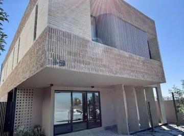 Casa · 341m² · 4 Recámaras · 2 Estacionamientos · Casa de Autor en Venta en La Espiga, Aragón II