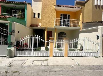 Casa de 3 habitaciones, San Juan del Río · Casa Frente a Uaq Sjr 3 Recamaras