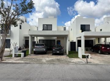 Casa · 185m² · 3 Recámaras · 2 Estacionamientos · Casa en Venta en Conkal