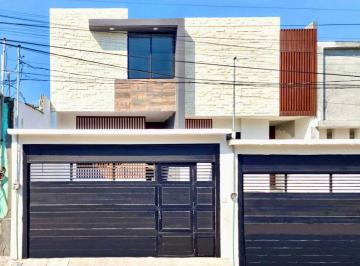 Casa · 150m² · 3 Recámaras · 2 Estacionamientos · Col Villa Rica en Boca del Río, Casa en Venta de Tres Recamaras