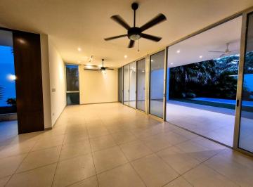 Casa · 379m² · 4 Recámaras · 3 Estacionamientos · Hermosa Casa en Privada Allegra Residencial Temozón Norte