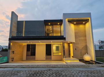 Casa · 376m² · 4 Recámaras · 3 Estacionamientos · Casa en Venta en Lomas de Angelopolis II