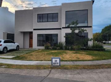 Casa en condominio de 3 habitaciones, Tlajomulco de Zúñiga · Casa en Venta en Coto – Arboleda Bosques de Santa Anita Tlajomulco de Zúñiga