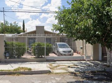 Casa de 3 habitaciones, Juárez · Casa con 250 m² de Superficie de Terreno y 3 Habitaciones en Venta en Col. Alegre