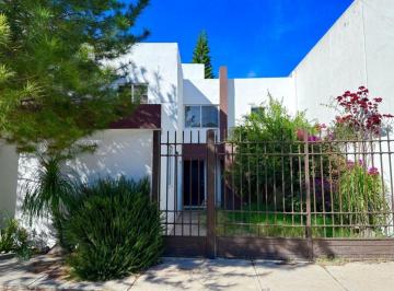 Casa de 6 habitaciones, Aguascalientes · Casas en Venta en Aguascalientes Norte en Reserva San Cristobal Super Amplia