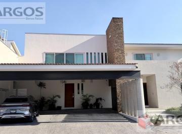 Casa · 882m² · 4 Recámaras · 3 Estacionamientos · Casa - Rincón de La Sierra