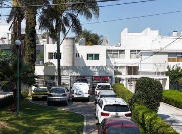 Casa · 590m² · 4 Recámaras · 5 Estacionamientos · Casa en Venta en Chapalita