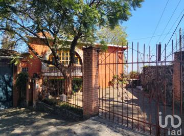 Casa · 320m² · 4 Recámaras · 4 Estacionamientos · Casa en Venta en San Miguel Xicalco, Tlalpan, Ciudad de México con Vista Panorámica
