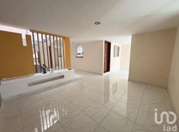 Casa · 340m² · 4 Recámaras · 4 Estacionamientos · Se Renta Casa Amplia y Remodelada en Colonia Constitución, Pachuca, Hidalgo