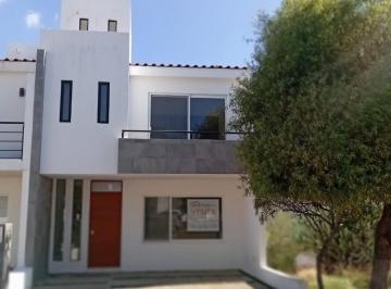 Casa · 218m² · 4 Recámaras · 2 Estacionamientos · Casa en Venta en Querétaro. ¡Pedregal de Schoenstatt, Corregidora!