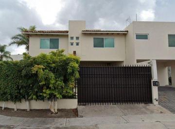 Casa de 6 habitaciones, Querétaro · Recuperación Bancaria en Queretaro