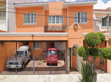 Casa de 4 habitaciones, Guadalajara · Vrz, Hermosa Propiedad Ubicada en Bosques de La Victoria, Guadalajara Jal.