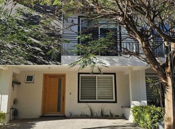 4f33457ba2757f48e8b623e8893aa4ac42995df8c1ce591274e2d7c8d1bd981a · Casa Amueblada en Renta en Privada en Juriquilla Santa Fe, Querétaro.