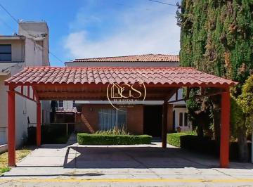 Casa · 316m² · 3 Recámaras · 2 Estacionamientos · Casa en Venta Raquet Club Croos Celaya