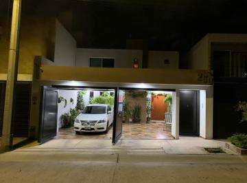 Casa · 200m² · 3 Recámaras · 2 Estacionamientos · Casa en Vm Primera Seccion