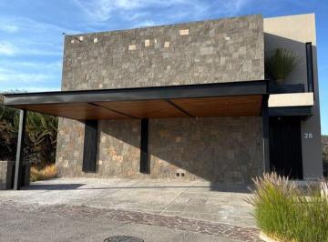 Casa en condominio · 377m² · 3 Recámaras · 3 Estacionamientos · Casa en Venta en Altozano Querétaro