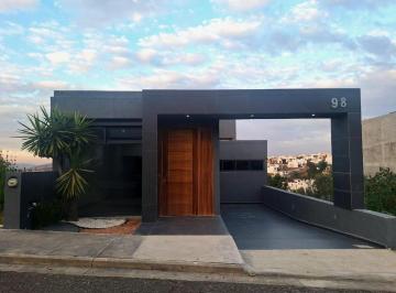 Casa · 170m² · 3 Recámaras · 2 Estacionamientos · Casa en Venta en Morelia, Lomas del Bosque, (Bosques) tres Marías