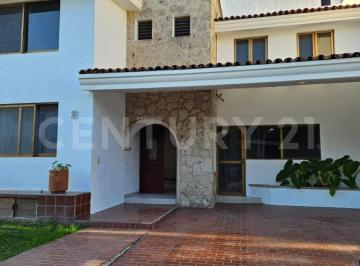 Casa · 243m² · 4 Recámaras · 2 Estacionamientos · Casa en Renta en Parque La Castellana, Zapopan.