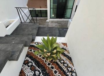 Casa · 122m² · 2 Recámaras · 1 Estacionamiento · Casa Sola en Altavista Cuernavaca - Maz - 2597 - Cs