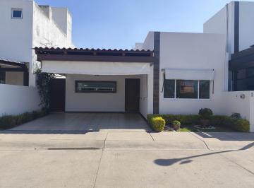 Casa · 123m² · 3 Recámaras · 2 Estacionamientos · Se Vende Casa en Fraccionamiento Rancho Santa Mónica