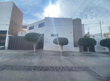 Casa de 3 habitaciones, San Luis Potosí · Casa en Venta en Lomas Cuarta Sección en Esquina.