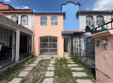 Casa de 2 habitaciones, Toluca · Casa en Venta en Sauces, Toluca.