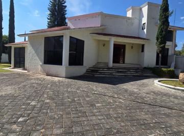 Casa · 650m² · 5 Recámaras · 8 Estacionamientos · Casa en Venta en Jurica