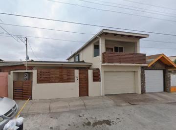 Casa de 5 habitaciones, Playas de Rosarito · Hermosa Propiedad Ubicada a Unos Pasos de La Playa
