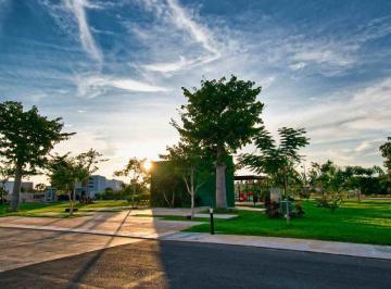 Terreno / Lote · Venta de Terreno en Exclusiva Privada Lunare - Cholul