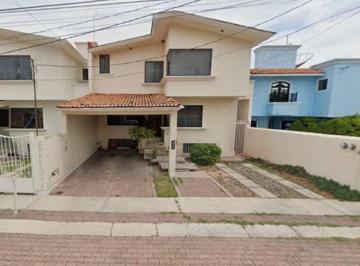 Casa de 3 habitaciones, Querétaro · Casa en Cerro del Agua Queretaro, con Patio - Jardin, 3 Recamaras y 2 Estacionamientos