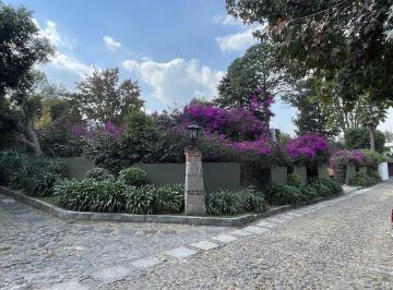 e0f353ddc063fb721f24189b16c063a32822ebdd327b543ea4c63ee46336e66e · Casa en Venta con Gran Jardín