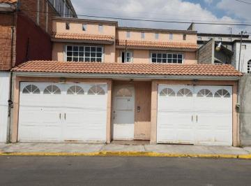 Casa de 4 habitaciones, Toluca · Casa en Venta en Colonia Parques Nacionales, Toluca, Salida Rápida a Las Torres, Tren Interurbano