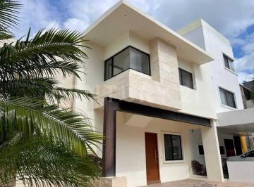 Casa · 159m² · 2 Recámaras · 3 Estacionamientos · Casa en Venta en Residencial Arbolada, Cancún