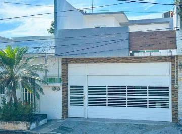 Casa · 160m² · 2 Estacionamientos · Casa en Venta en El Manantial, Boca del Rio