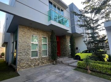 Casa de 3 habitaciones, Zapopan · Residencia en Venta, Jardín Real