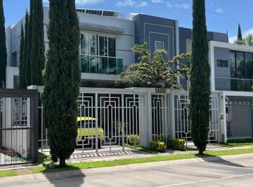 Casa · 235m² · 2 Recámaras · 3 Estacionamientos - Michelle López · Residencia en Venta, Jardín Real