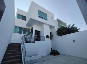 Casa de 3 habitaciones, Corregidora · Casa en Venta en Tejeda Querétaro con Increíble Vista y Estudio en Planta Baja