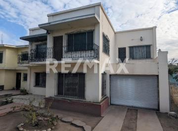Casa · 205m² · 4 Recámaras · 3 Estacionamientos · Casa en Venta en Calle Coahuila Zona Norte en Tijuana - (4)