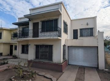 Casa · 205m² · 4 Recámaras · 3 Estacionamientos · Casa en Venta en Calle Coahuila Zona Norte en Tijuana - (4)