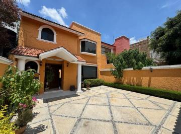 Casa de 3 habitaciones, Corregidora · Casa en Venta en Tejeda, Hermosa Casa Tradicional con Gran Terraza a Pasos del Parque