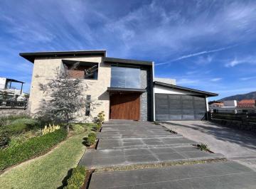 Casa en condominio · 775m² · 4 Recámaras · 6 Estacionamientos · Casa Para Vivir de Vacaciones en Venta en Santa Sofía Haciendas Contry Club