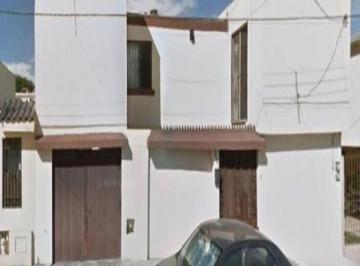 Casa de 4 habitaciones, Saltillo · Recuperación Bancaria en Saltillo, Coahuila.